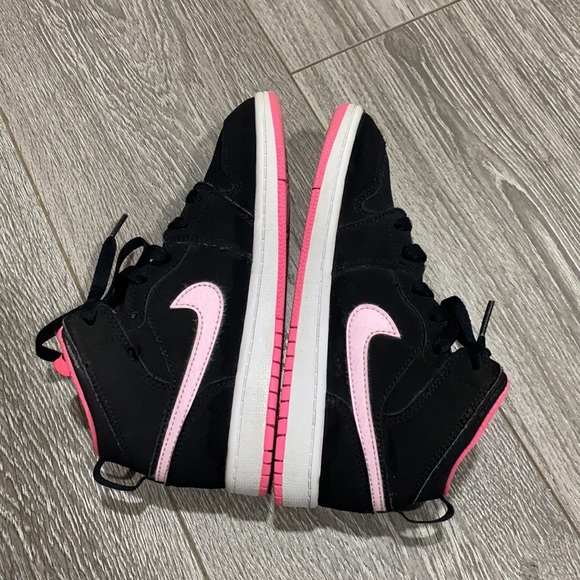 Jordan Girls’ Grade School - Picture 5 of 9